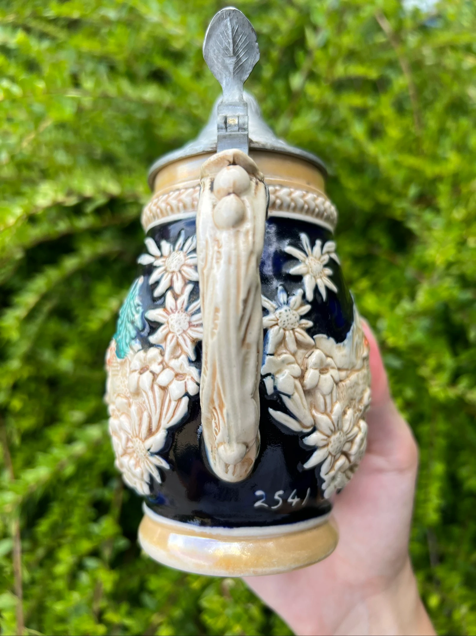 🍺 Vintage bierpul van keramiek met tinnen deksel met reliëfdecoratie 17 cm – photo 6